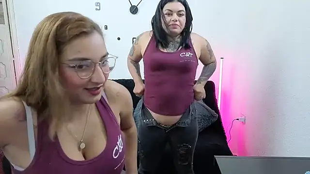 Snapshot of _sweetcarla chatting on 11/21/25, 04:11 sweetcarla online show from 11/21/25, 04:11