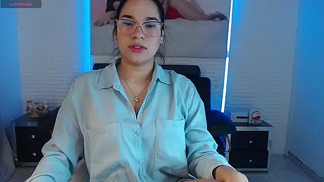 Snapshot of Lolitta_xxx chatting on 12/21/25, 06:53 Lolitta xxx online show from 12/21/25, 06:53