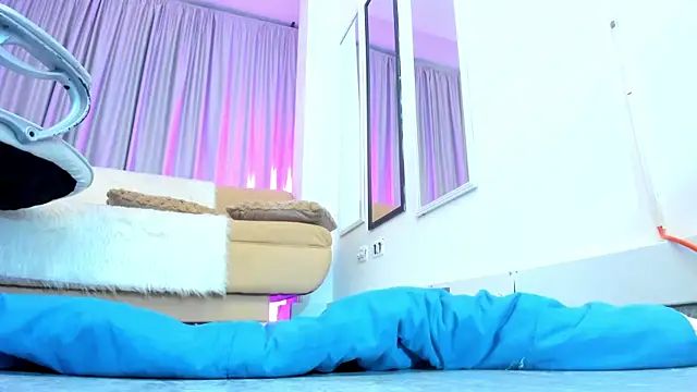 Snapshot of mariiana_murillo01 chatting on 10/26/25, 04:24 mariiana murillo01 online show from 10/26/25, 04:24