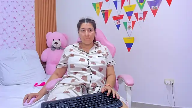 Snapshot of Soyqueen chatting on 07/13/26, 03:59 Soyqueen online show from 07/13/26, 03:59