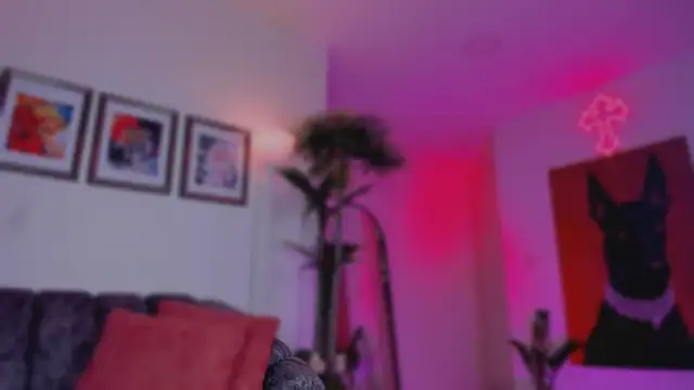 Taylor  foxxx online show from 10/24/25, 05:15