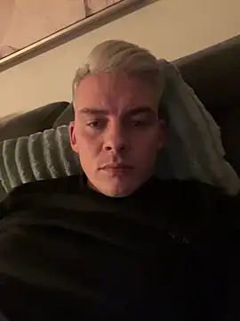 Snapshot of Paule19cm chatting on 12/29/24, 10:57 Paule19cm online show from 12/29/24, 10:57