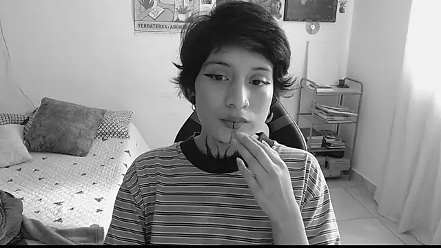 Snapshot of _Apola_77 chatting on 02/04/25, 06:38 Apola 77 online show from 02/04/25, 06:38