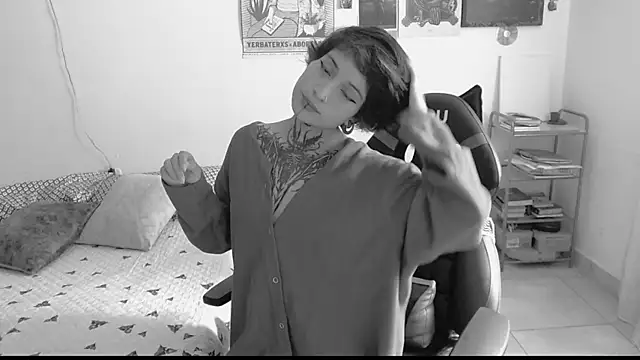 Snapshot of _Apola_77 chatting on 02/05/25, 05:53 Apola 77 online show from 02/05/25, 05:53