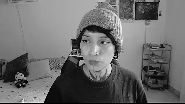 Snapshot of _Apola_77 chatting on 02/15/25, 09:37 Apola 77 online show from 02/15/25, 09:37