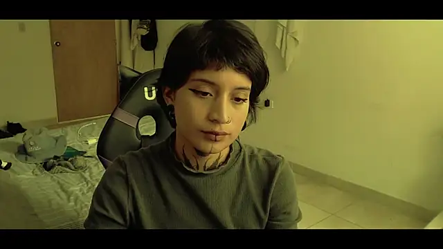 Snapshot of _Apola_77 chatting on 03/15/25, 07:27 Apola 77 online show from 03/15/25, 07:27