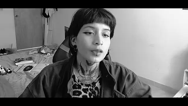 Snapshot of _Apola_77 chatting on 03/21/25, 08:18 Apola 77 online show from 03/21/25, 08:18