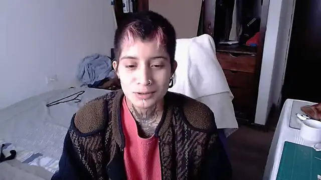 Snapshot of _Apola_77 chatting on 10/04/25, 06:39 Apola 77 online show from 10/04/25, 06:39