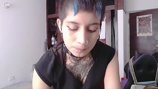 Snapshot of _Apola_77 chatting on 10/08/25, 06:27 Apola 77 online show from 10/08/25, 06:27