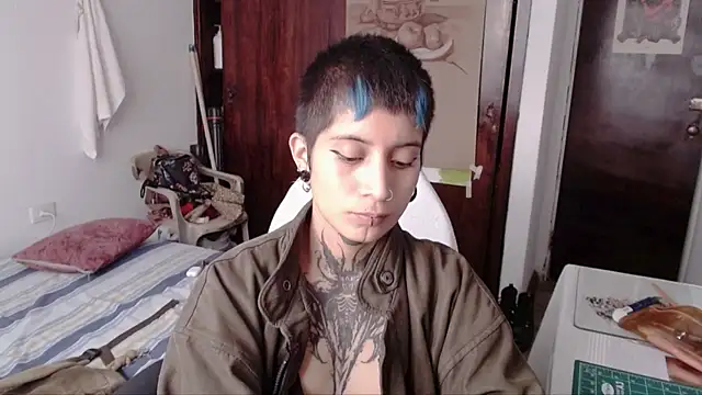 Snapshot of _Apola_77 chatting on 10/11/25, 10:19 Apola 77 online show from 10/11/25, 10:19