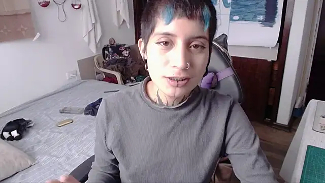 Snapshot of _Apola_77 chatting on 10/28/25, 09:39 Apola 77 online show from 10/28/25, 09:39