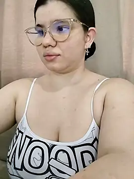 Snapshot of Danzel1105 chatting on 11/16/25, 05:18 Danzel1105 online show from 11/16/25, 05:18