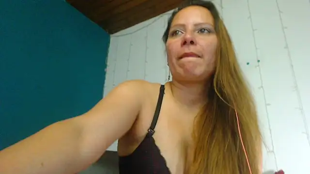 camila delarosa online show from 01/10/25, 06:38