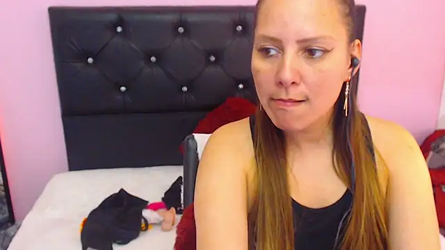 camila delarosa online show from 02/25/25, 06:31