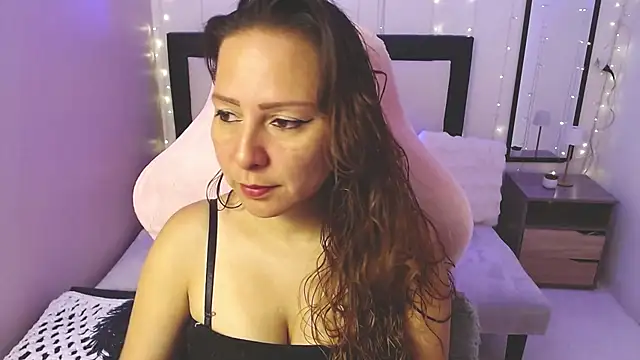 camila delarosa online show from 06/30/26, 03:24