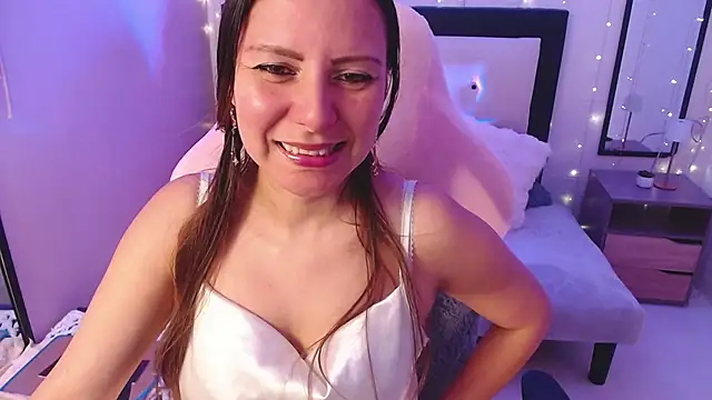 camila delarosa online show from 07/28/26, 03:32