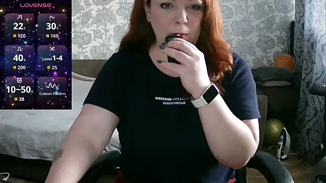 Snapshot of Sabrina_Poison chatting on 12/15/25, 09:46 Sabrina Poison online show from 12/15/25, 09:46