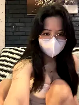 Snapshot of Kyomi-ibaby chatting on 10/31/25, 10:38 Kyomi-ibaby online show from 10/31/25, 10:38