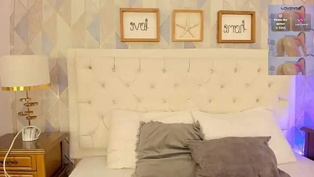 Valerith Vega  online show from 12/18/25, 12:00