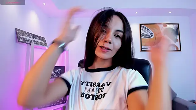 Snapshot of martina_mancini chatting on 04/30/26, 12:33 martina mancini online show from 04/30/26, 12:33