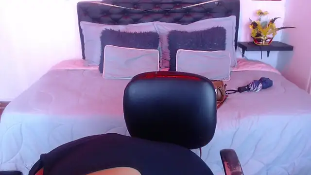 Snapshot of Dominik_girl chatting on 09/10/25, 07:47 Dominik girl online show from 09/10/25, 07:47