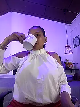 Snapshot of Dominik_girl chatting on 09/18/25, 07:49 Dominik girl online show from 09/18/25, 07:49