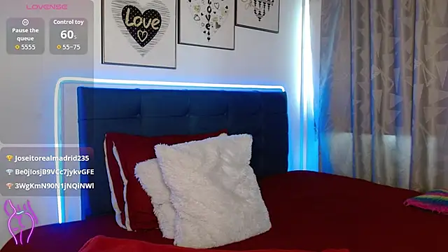 Snapshot of Dominik_girl chatting on 10/19/25, 07:14 Dominik girl online show from 10/19/25, 07:14