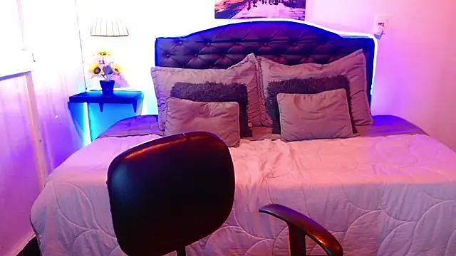 Snapshot of Dominik_girl chatting on 10/30/25, 09:37 Dominik girl online show from 10/30/25, 09:37