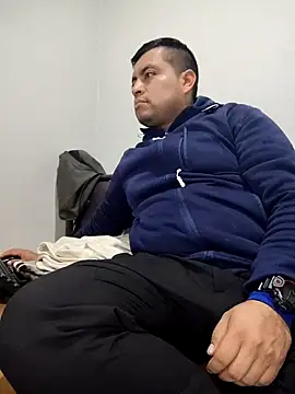 Snapshot of Potro23hotzen chatting on 01/03/25, 09:05 Potro23hotzen online show from 01/03/25, 09:05