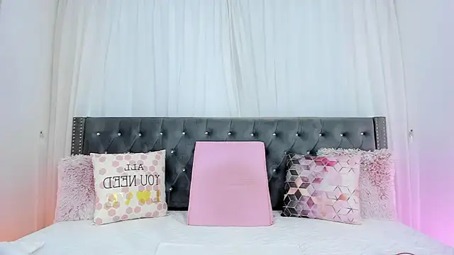 Snapshot of IsabellaJames chatting on 10/30/25, 12:06 IsabellaJames online show from 10/30/25, 12:06