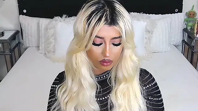 GiseleReine online show from 03/28/26, 01:54