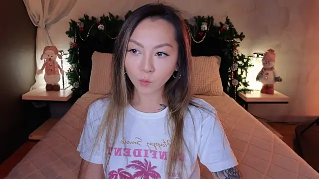 Snapshot of im_casey chatting on 12/17/25, 06:19 im casey online show from 12/17/25, 06:19