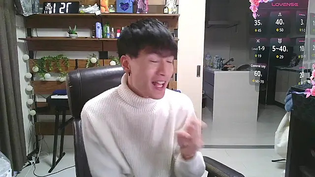 Snapshot of IroManager chatting on 10/10/25, 10:53 IroManager online show from 10/10/25, 10:53