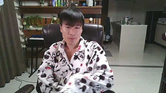 Snapshot of IroManager chatting on 10/24/25, 12:56 IroManager online show from 10/24/25, 12:56