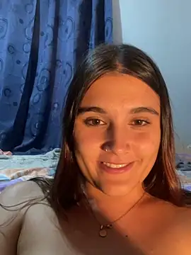 Snapshot of Magic-Smilee chatting on 12/17/24, 03:28 Magic-Smilee online show from 12/17/24, 03:28