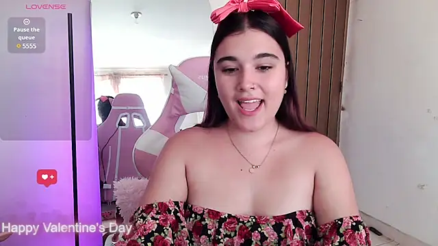 Snapshot of Magic-Smilee chatting on 02/14/25, 02:12 Magic-Smilee online show from 02/14/25, 02:12