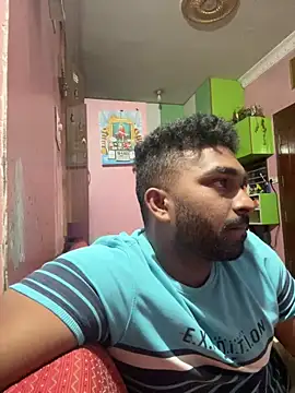 Snapshot of Handsomehunk_4U chatting on 01/18/25, 04:53 Handsomehunk 4U online show from 01/18/25, 04:53