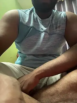 Snapshot of Handsomehunk_4U chatting on 02/02/25, 08:13 Handsomehunk 4U online show from 02/02/25, 08:13