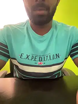 Snapshot of Handsomehunk_4U chatting on 03/06/25, 03:24 Handsomehunk 4U online show from 03/06/25, 03:24