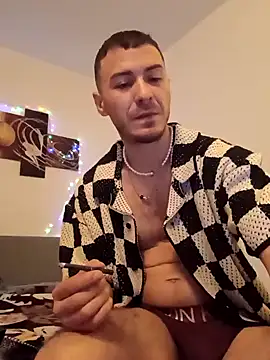 Snapshot of BenDover313OF chatting on 12/16/24, 09:31 BenDover313OF online show from 12/16/24, 09:31