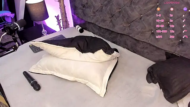 Snapshot of candy_canne__ chatting on 02/02/25, 10:17 candy canne online show from 02/02/25, 10:17