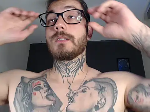 Snapshot of clark_r chatting on 09/10/25, 12:43 clark r online show from 09/10/25, 12:43