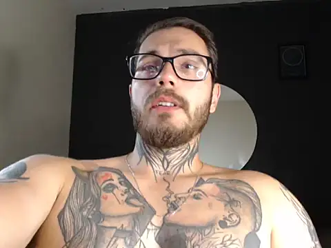 Snapshot of clark_r chatting on 10/07/25, 12:19 clark r online show from 10/07/25, 12:19