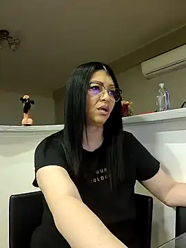 Snapshot of Milf_Abigail chatting on 02/06/25, 11:04 Milf Abigail online show from 02/06/25, 11:04