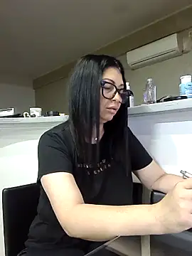 Snapshot of Milf_Abigail chatting on 09/12/25, 01:17 Milf Abigail online show from 09/12/25, 01:17