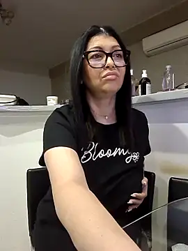 Snapshot of Milf_Abigail chatting on 09/27/25, 01:21 Milf Abigail online show from 09/27/25, 01:21