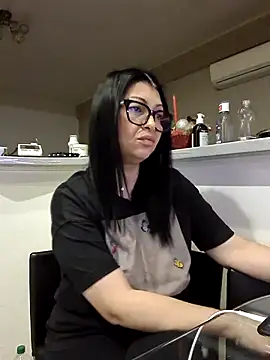 Snapshot of Milf_Abigail chatting on 11/17/25, 12:38 Milf Abigail online show from 11/17/25, 12:38