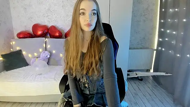 Snapshot of LissaCain chatting on 03/19/26, 04:16 LissaCain online show from 03/19/26, 04:16
