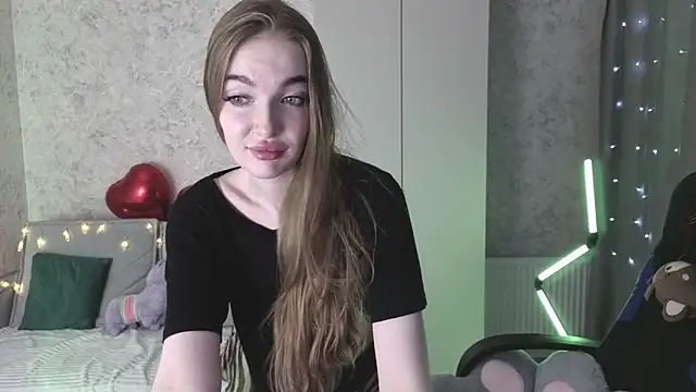 Snapshot of LissaCain chatting on 04/11/26, 08:24 LissaCain online show from 04/11/26, 08:24