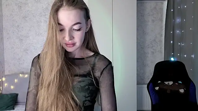 Snapshot of LissaCain chatting on 04/19/26, 04:23 LissaCain online show from 04/19/26, 04:23